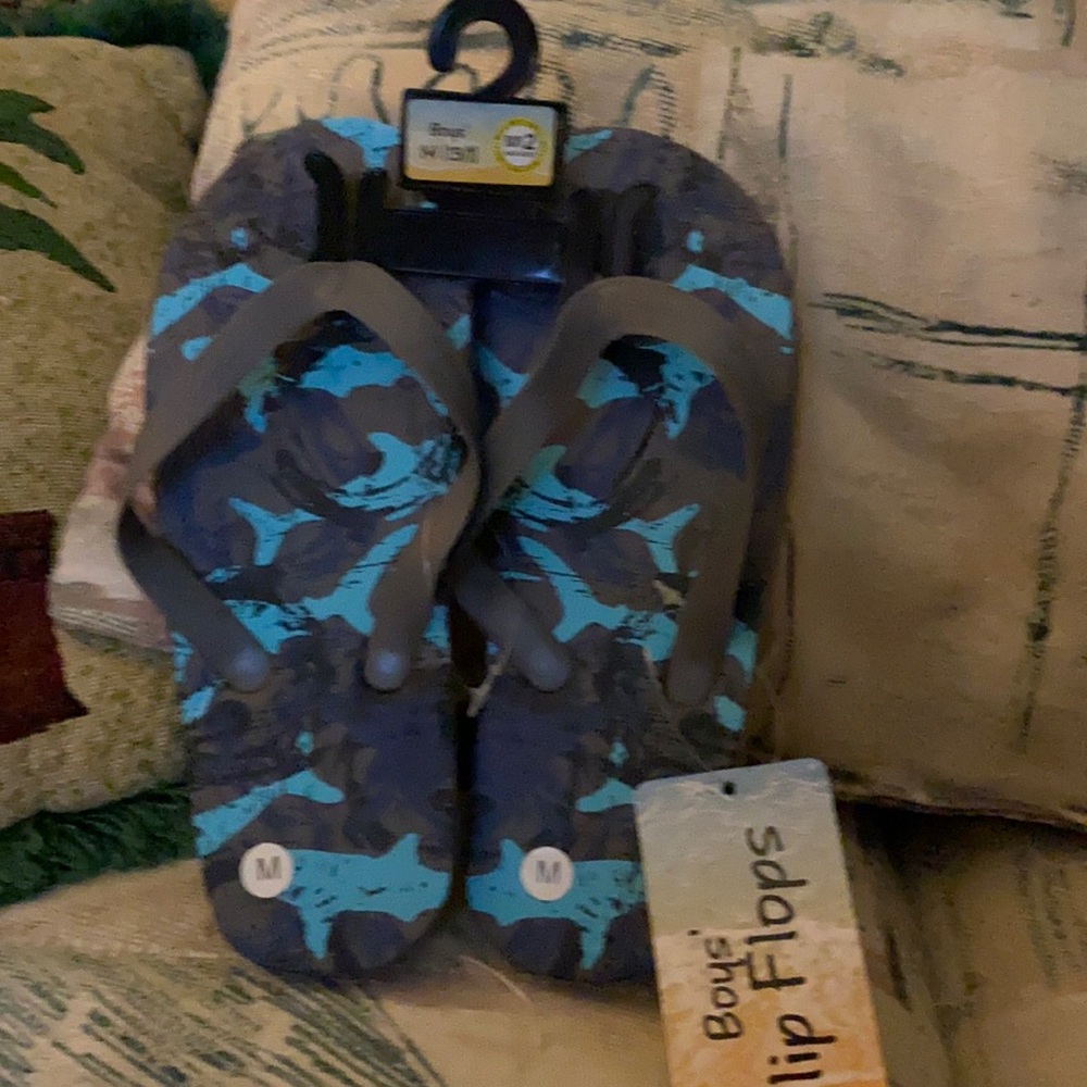 Boys flip flops